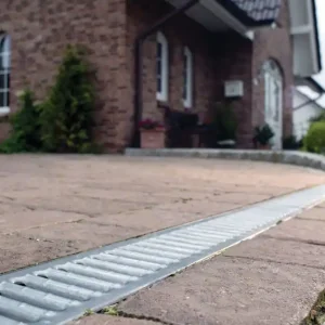 Vente Directe Caniveau béton polymère avec grille passerelle L 100 x l.11.8 x H 9.7 cm ACO
