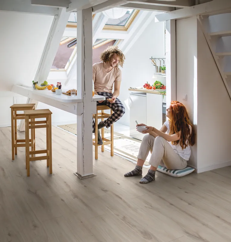 Sol stratifié décor bois clair ATLANTIC ép 8mm 19,2 x 128,5 cm AC5 compatible pièce humide 2,22m²/pqt AJ TIMBER Dernière Chance