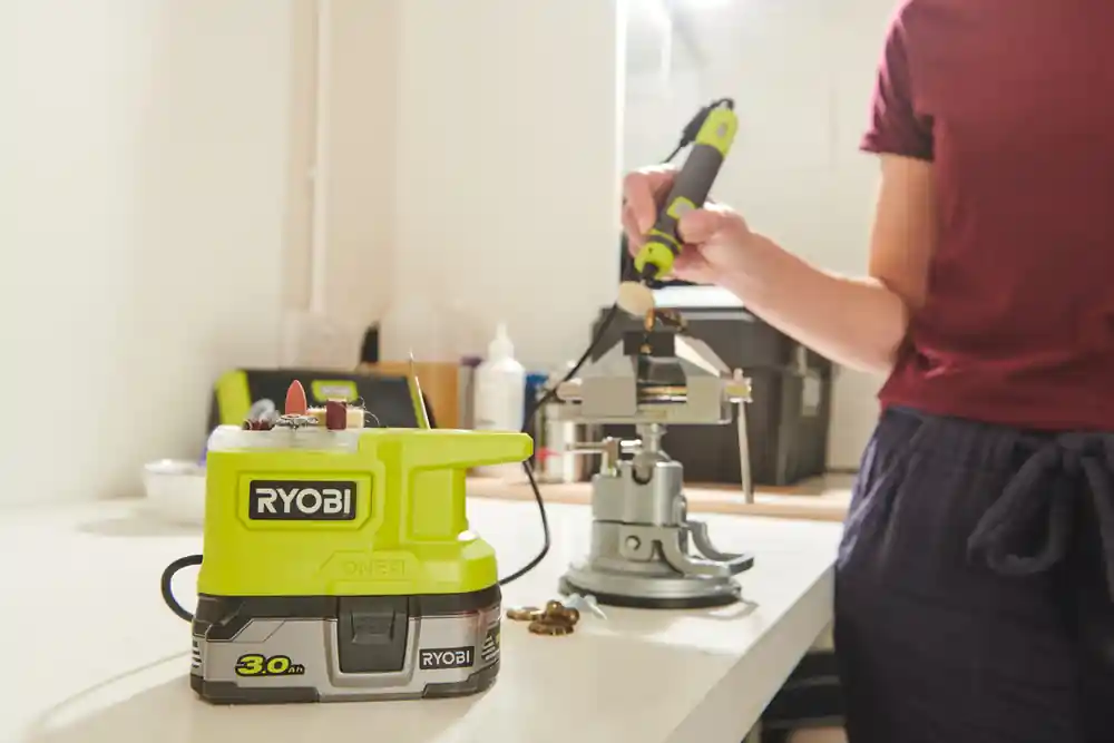Commander Maintenant Outil multifonctions sans fil 18V One+ RRT18-0 RYOBI