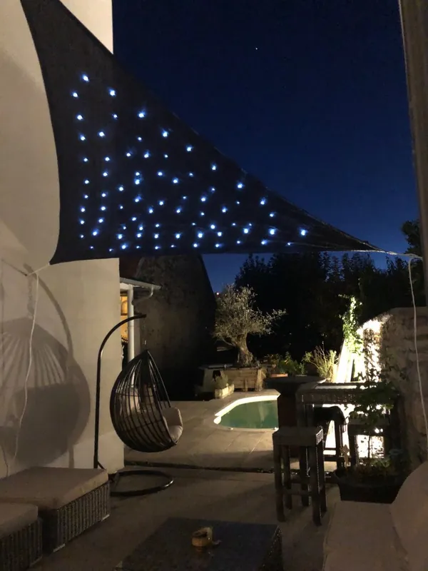 Voile d‘ombrage triangulaire 300 cm avec LED JARDILINE Prix Promo