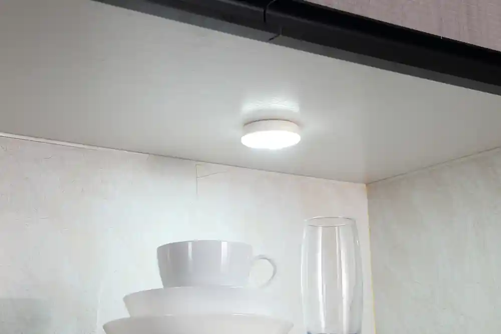 Réglette LED tactile et variable 30 lumens 4000 K blanc neutre Remise