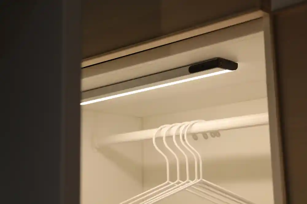 Prix Réduit Réglette avec allumage automatique 150 lumens blanc chaud