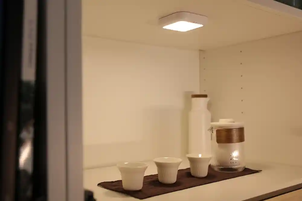 Réglette LED tactile et variable 80 lumens blanc chaud Quantité Limitée