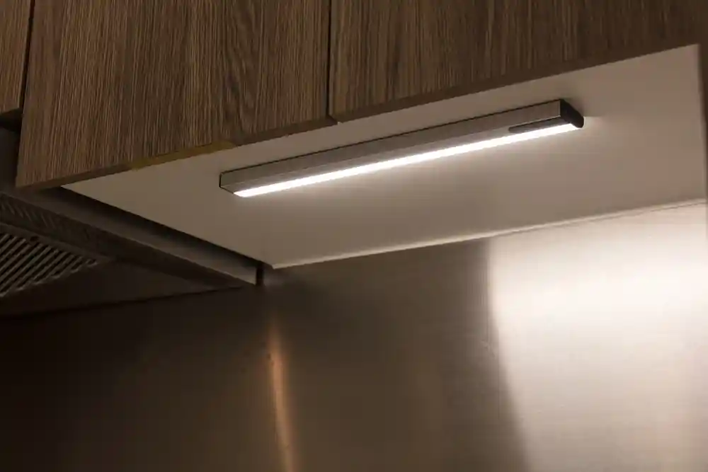 Must-Have Réglette LED tactile et variable 150 lumens blanc chaud