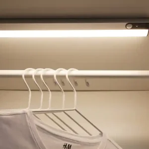 Super Prix Réglette LED avec détecteur de mouvements 150 lumens blanc chaud
